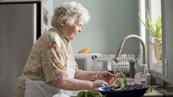 Casa, lavoro, marito e figli e poco tempo per le pulizie? Ecco i più famosi rimedi della nonna per ogni problema di casa!